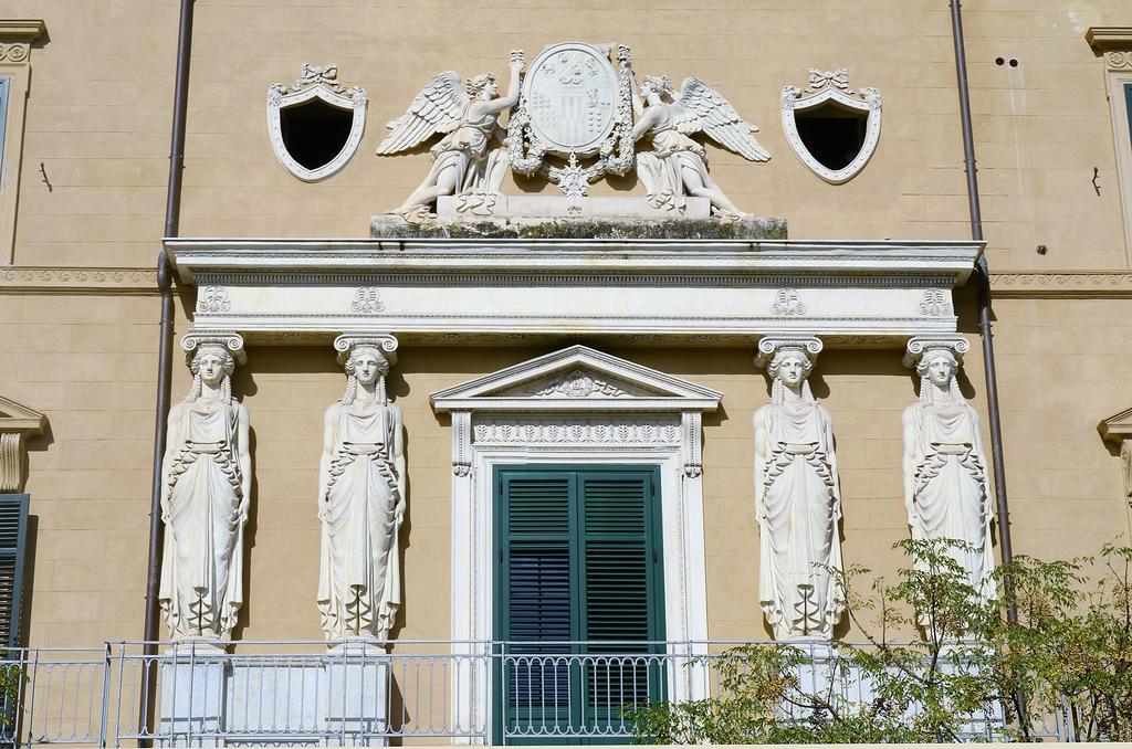 La Suite Del Principe Con Parcheggio Incluso Palermo Luaran gambar